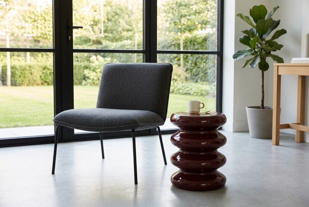 Bijzettafel Maggiore Bordeaux in een modern interieur, woonkamer