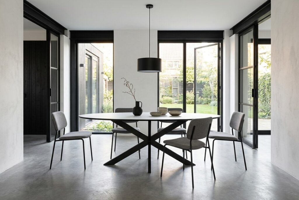 Eettafel Hano Ovaal in een modern interieur, eetkamer